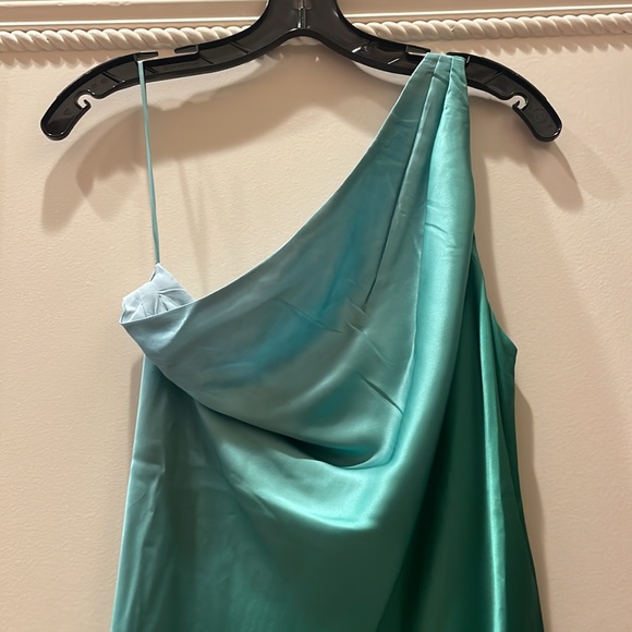 Brand new in ombré , green, mini shoulder dress - Picture 3 of 7